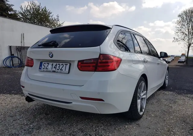 BMW Seria 3 330d xDrive Sport-Aut Sport Line