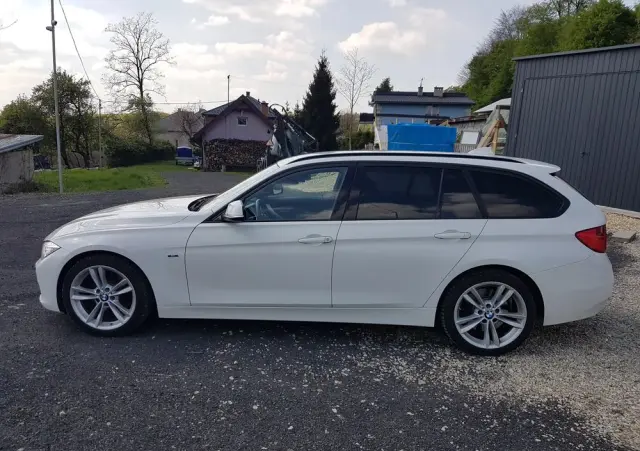 BMW Seria 3 330d xDrive Sport-Aut Sport Line