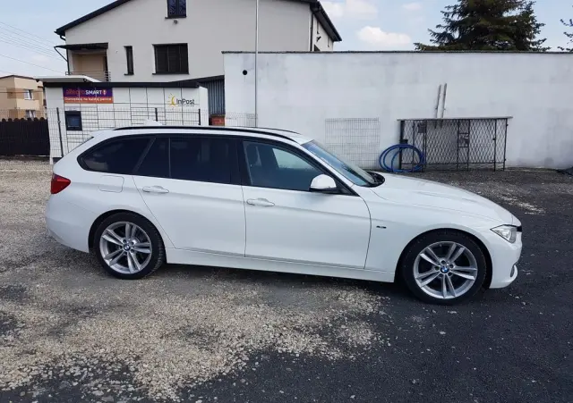 BMW Seria 3 330d xDrive Sport-Aut Sport Line