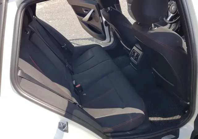 BMW Seria 3 330d xDrive Sport-Aut Sport Line