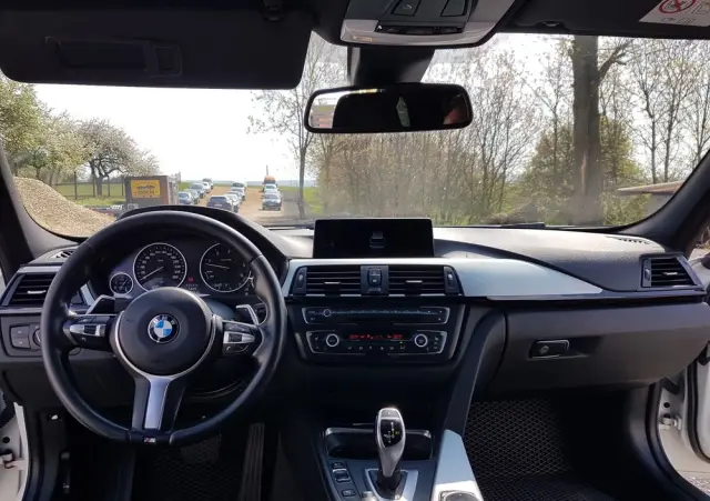 BMW Seria 3 330d xDrive Sport-Aut Sport Line