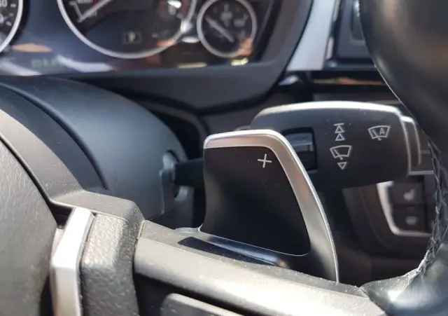 BMW Seria 3 330d xDrive Sport-Aut Sport Line