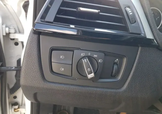 BMW Seria 3 330d xDrive Sport-Aut Sport Line