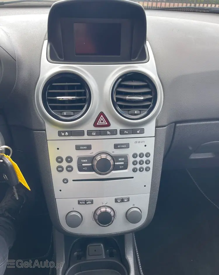 OPEL Corsa 1.2 16V Cosmo