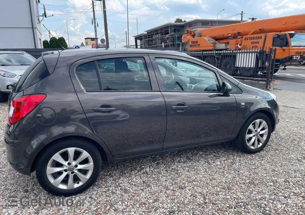 OPEL Corsa 1.2 16V Cosmo
