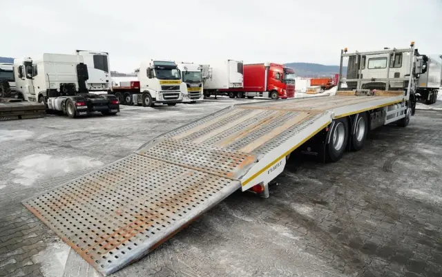 IVECO STRALIS 360 / 6X2 /  LAWETA / PLATFORMA 9,3 M / NAJAZDY HYDRAULICZNE / WYCIĄGARKA / OŚ PODONOSZONA  / EURO 6 