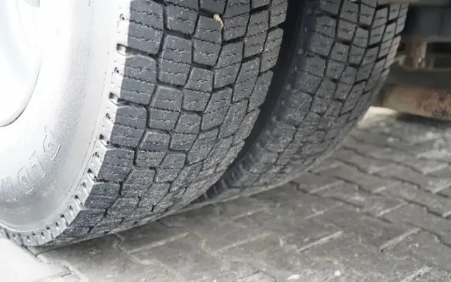 IVECO STRALIS 360 / 6X2 /  LAWETA / PLATFORMA 9,3 M / NAJAZDY HYDRAULICZNE / WYCIĄGARKA / OŚ PODONOSZONA  / EURO 6 