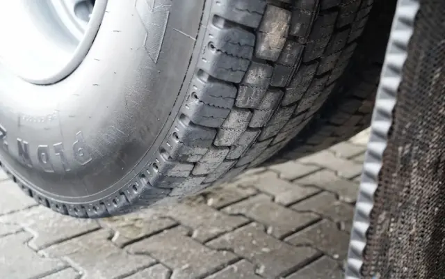 IVECO STRALIS 360 / 6X2 /  LAWETA / PLATFORMA 9,3 M / NAJAZDY HYDRAULICZNE / WYCIĄGARKA / OŚ PODONOSZONA  / EURO 6 