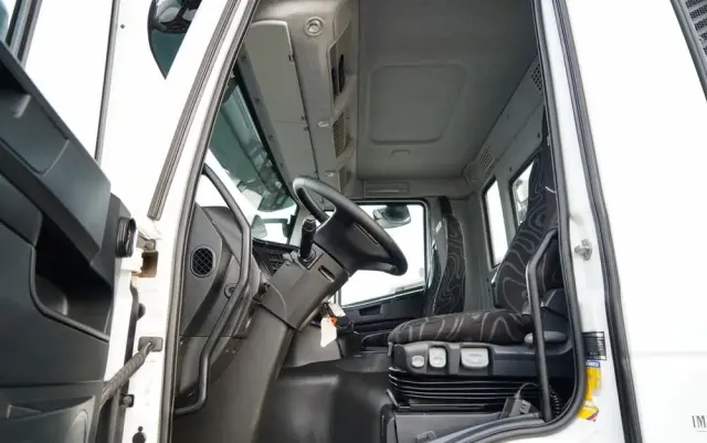 IVECO STRALIS 360 / 6X2 /  LAWETA / PLATFORMA 9,3 M / NAJAZDY HYDRAULICZNE / WYCIĄGARKA / OŚ PODONOSZONA  / EURO 6 