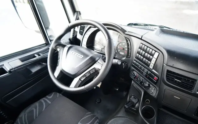 IVECO STRALIS 360 / 6X2 /  LAWETA / PLATFORMA 9,3 M / NAJAZDY HYDRAULICZNE / WYCIĄGARKA / OŚ PODONOSZONA  / EURO 6 