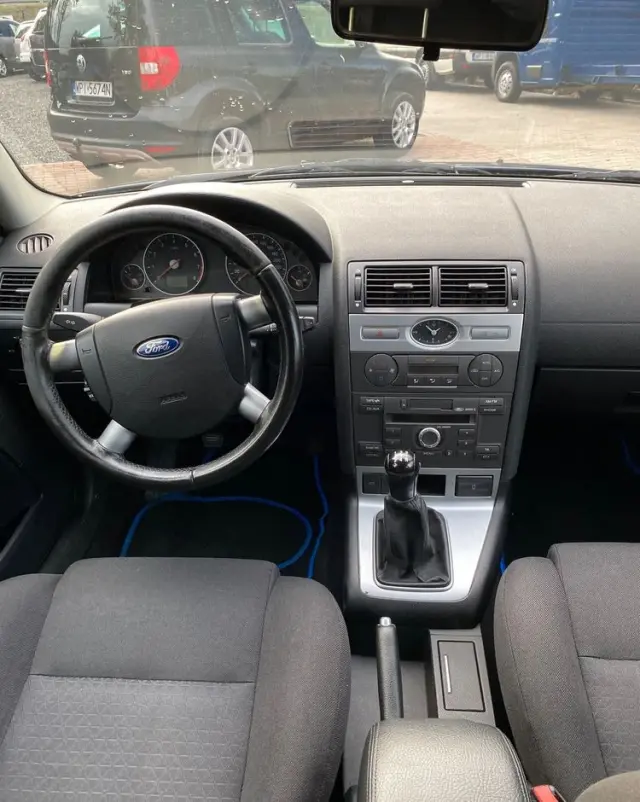 FORD Mondeo 1.8 Titanium