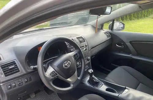 TOYOTA Avensis 
