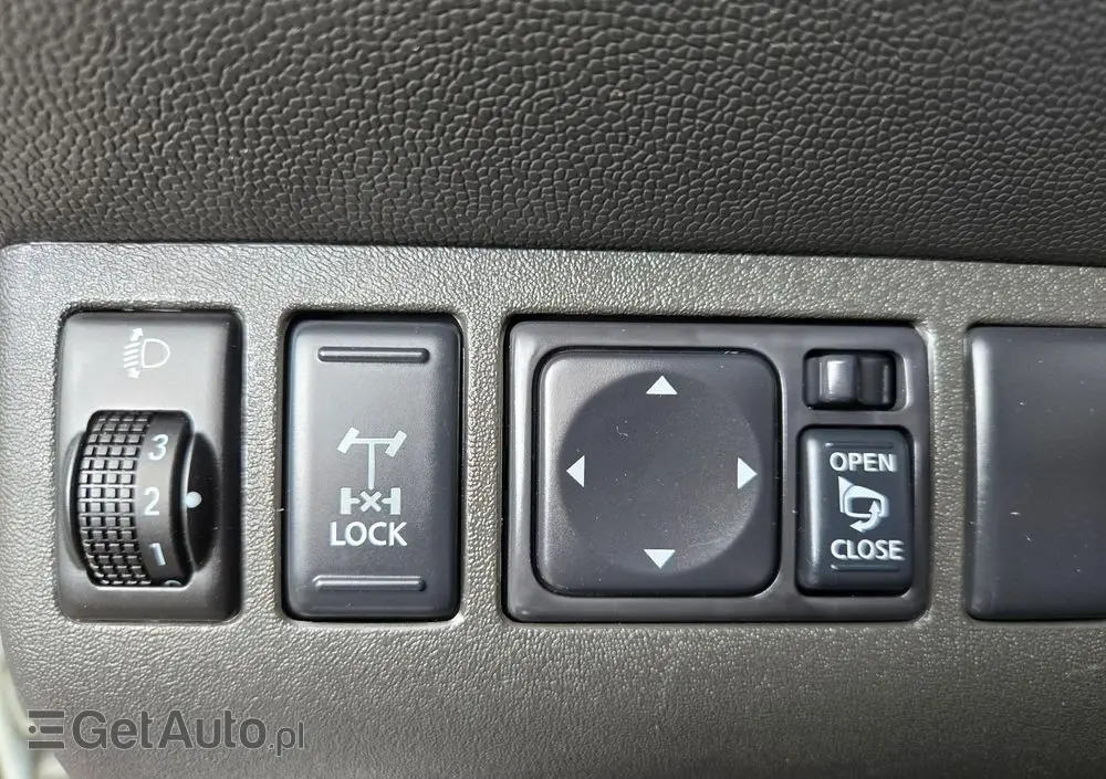 NISSAN Navara DPF Autm LB Platinum