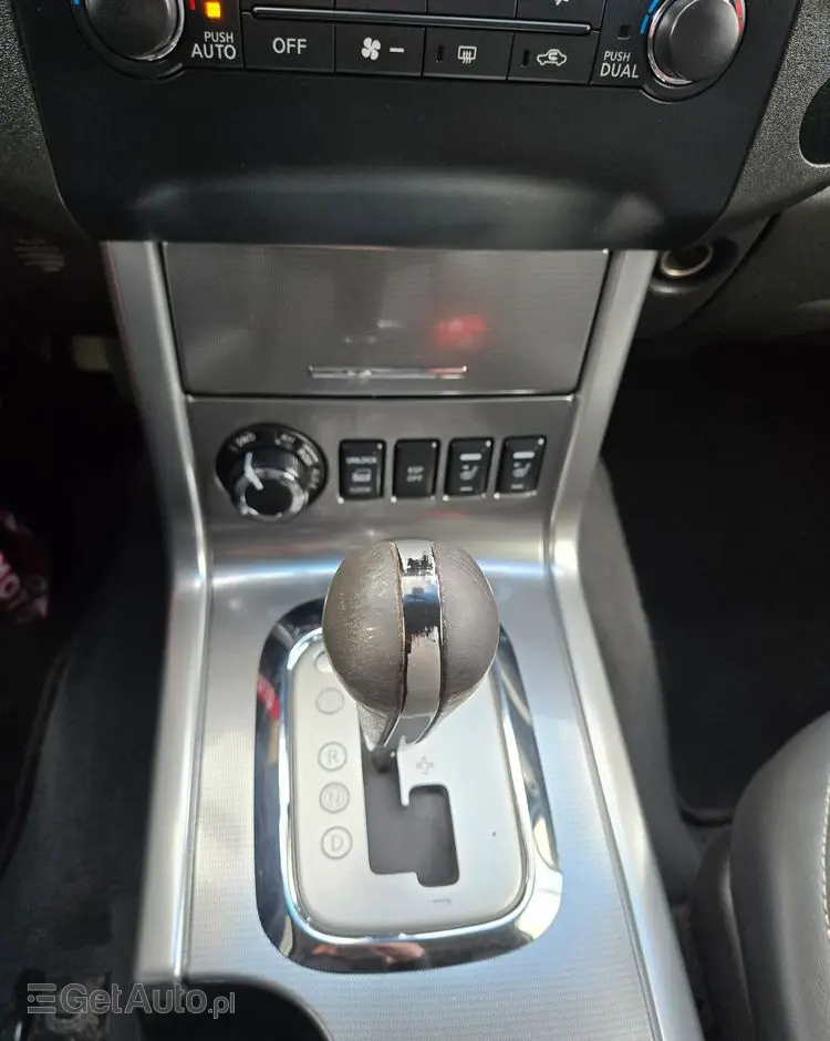 NISSAN Navara DPF Autm LB Platinum