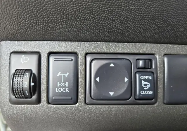 NISSAN Navara DPF Autm LB Platinum