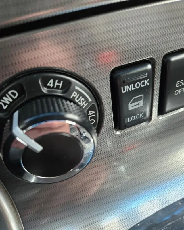 NISSAN Navara DPF Autm LB Platinum