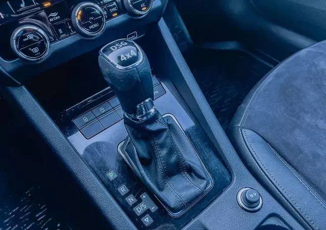 SKODA Octavia Combi 2.0 TDI 4x4 DSG L&K