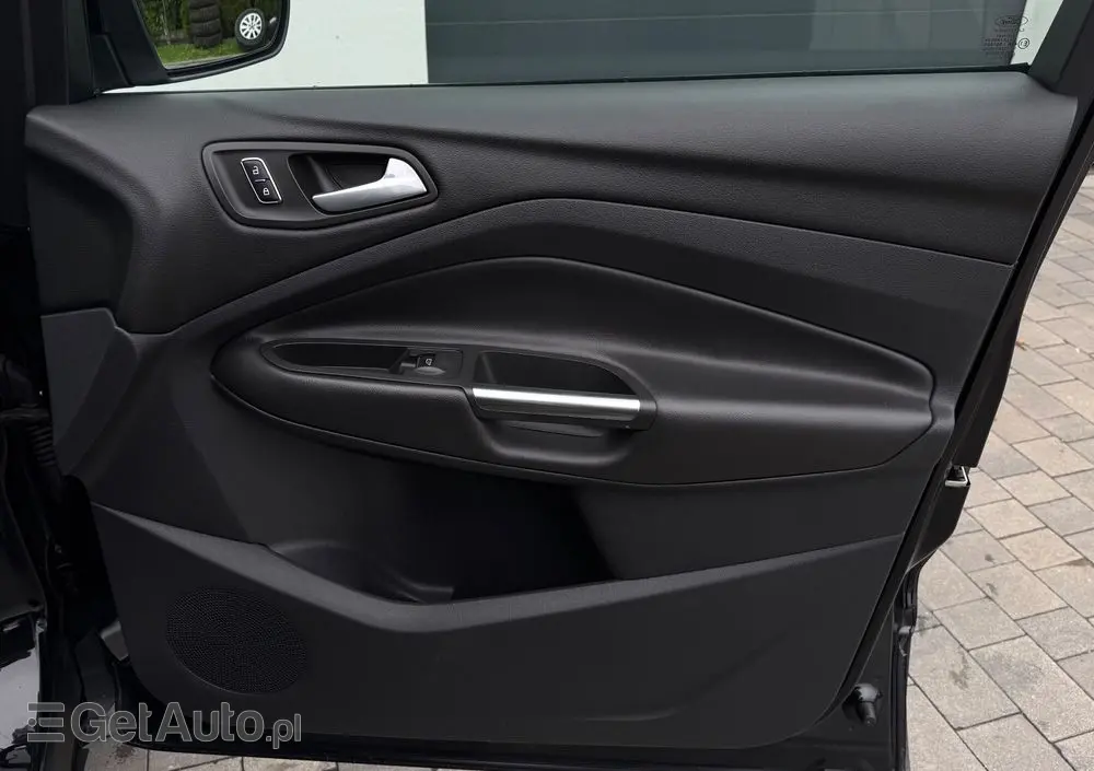 FORD Kuga 2.0 TDCi 2x4 Titanium