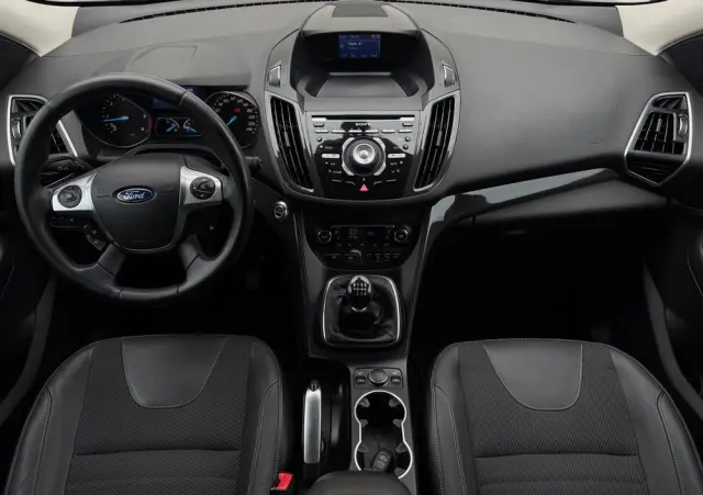FORD Kuga 2.0 TDCi 2x4 Titanium