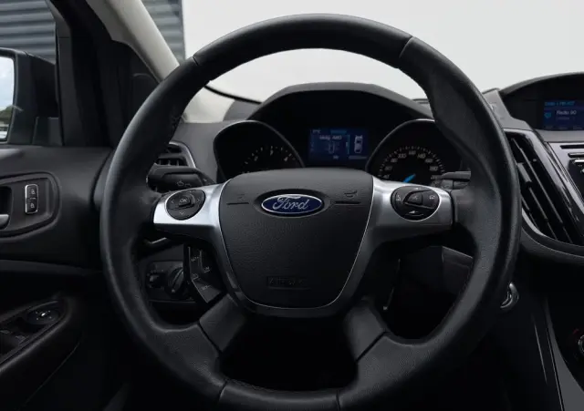 FORD Kuga 2.0 TDCi 2x4 Titanium