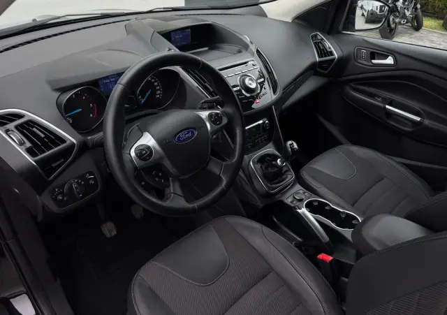FORD Kuga 2.0 TDCi 2x4 Titanium