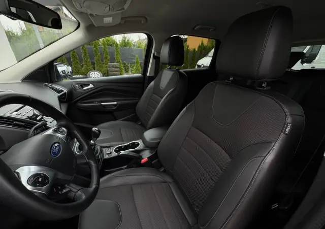 FORD Kuga 2.0 TDCi 2x4 Titanium