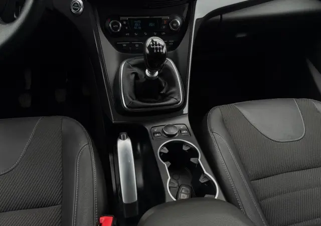FORD Kuga 2.0 TDCi 2x4 Titanium