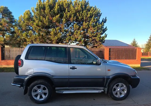 NISSAN Terrano 
