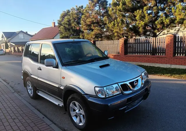 NISSAN Terrano 