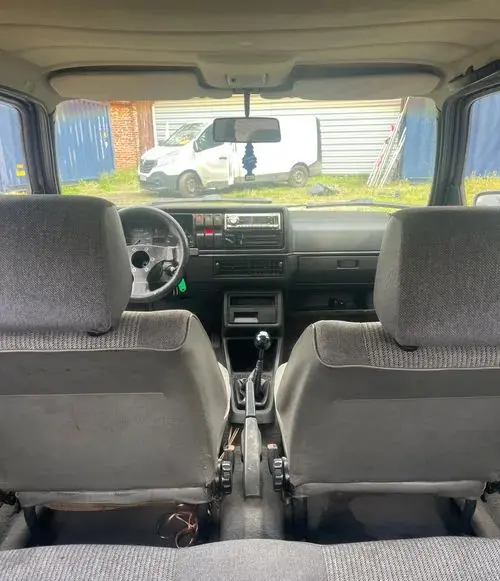 VOLKSWAGEN Golf 