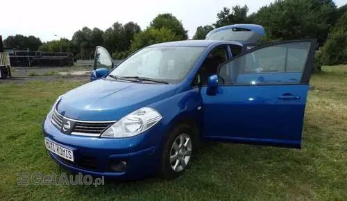 NISSAN Tiida 