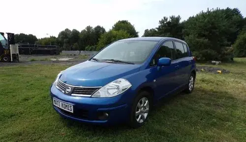 NISSAN Tiida 