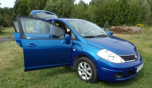 NISSAN Tiida 