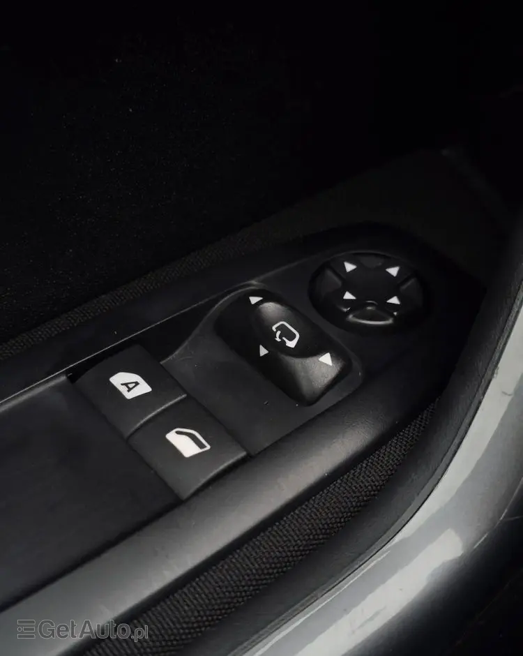 PEUGEOT 2008 BlueHDi 100 STOP & START Style