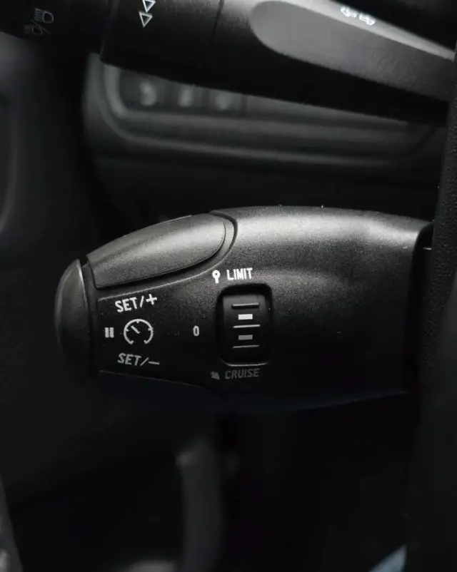 PEUGEOT 2008 BlueHDi 100 STOP & START Style