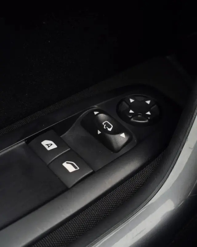 PEUGEOT 2008 BlueHDi 100 STOP & START Style