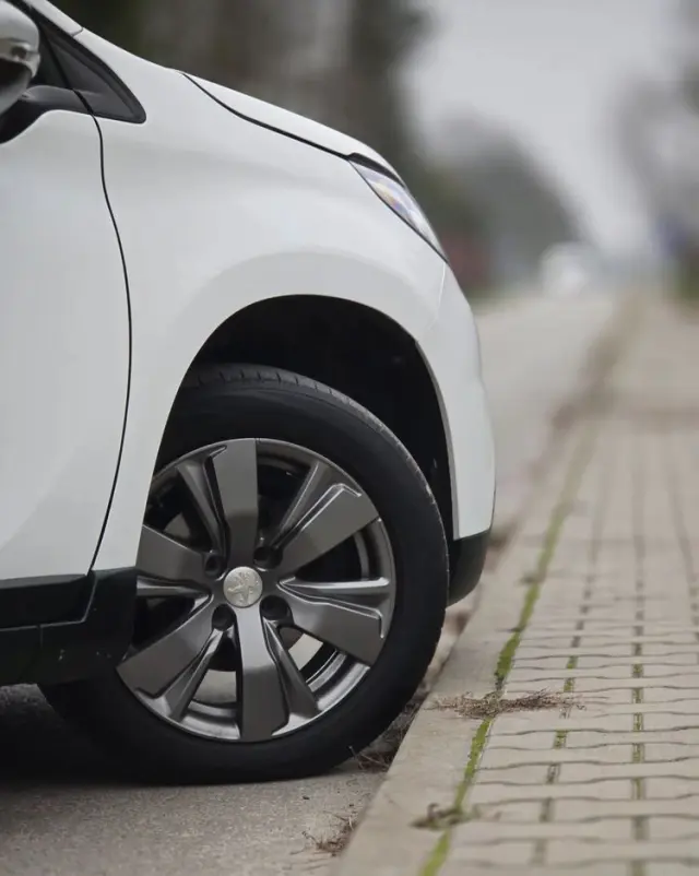 PEUGEOT 2008 BlueHDi 100 STOP & START Style