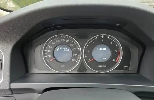 VOLVO V60 