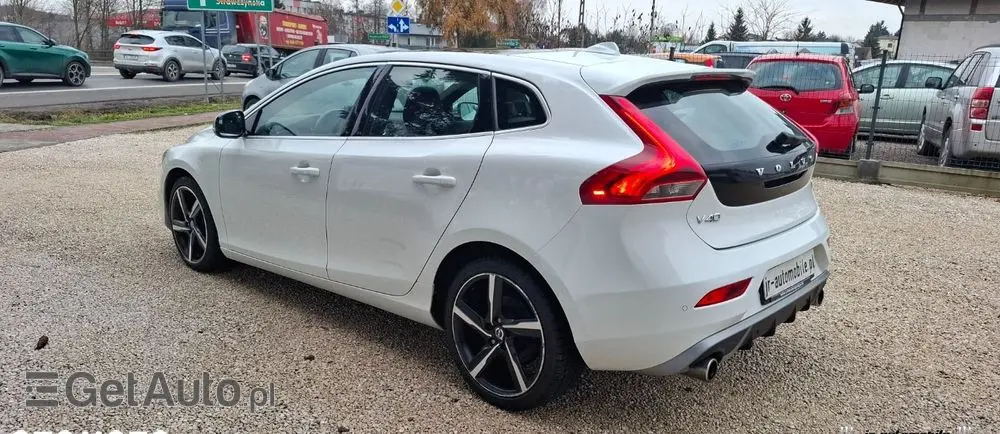 VOLVO V40 