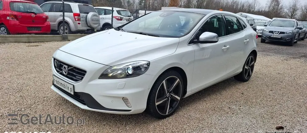 VOLVO V40 
