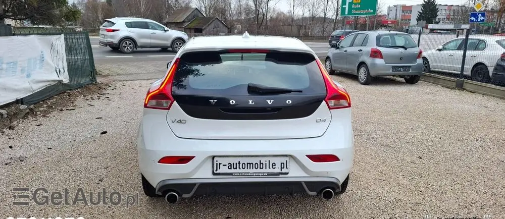 VOLVO V40 