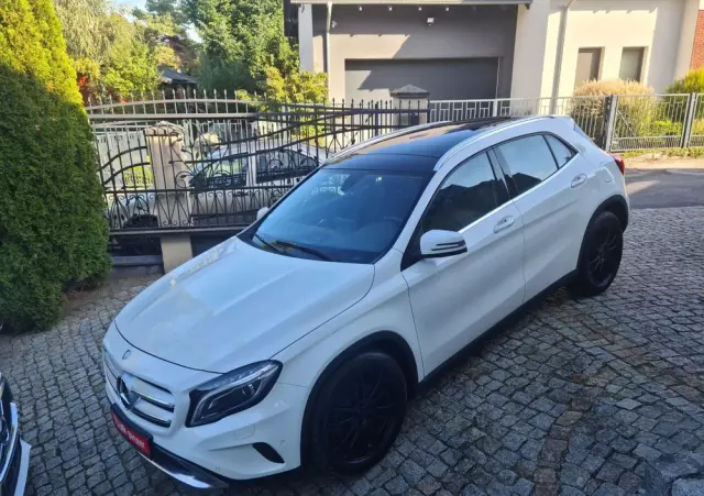 MERCEDES-BENZ GLA 