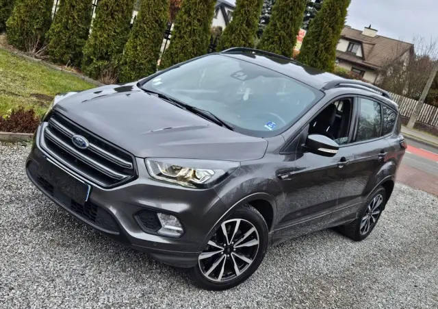 FORD Kuga 2.0 TDCi 2x4 ST-Line
