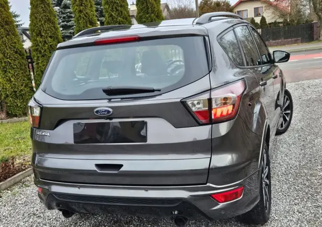 FORD Kuga 2.0 TDCi 2x4 ST-Line