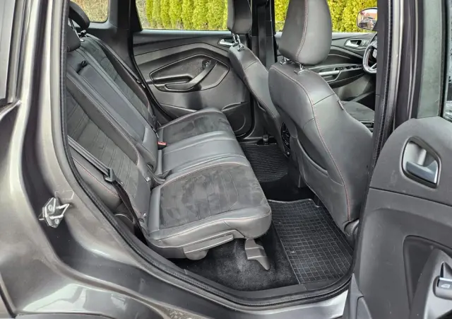 FORD Kuga 2.0 TDCi 2x4 ST-Line