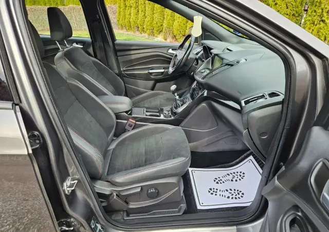 FORD Kuga 2.0 TDCi 2x4 ST-Line