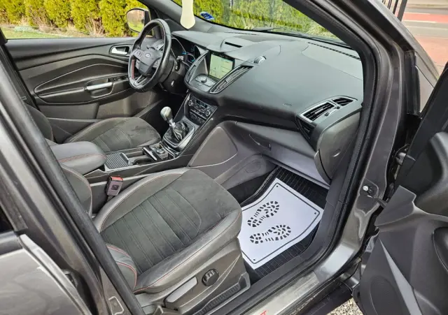 FORD Kuga 2.0 TDCi 2x4 ST-Line