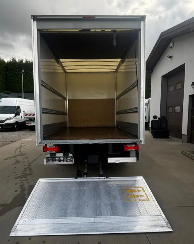 IVECO Daily 35C14 Kontener 8 Palet z windą 