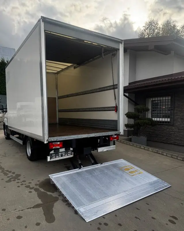 IVECO Daily 35C14 Kontener 8 Palet z windą 