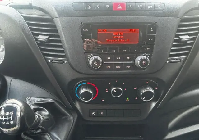 IVECO Daily 35C14 Kontener 8 Palet z windą 